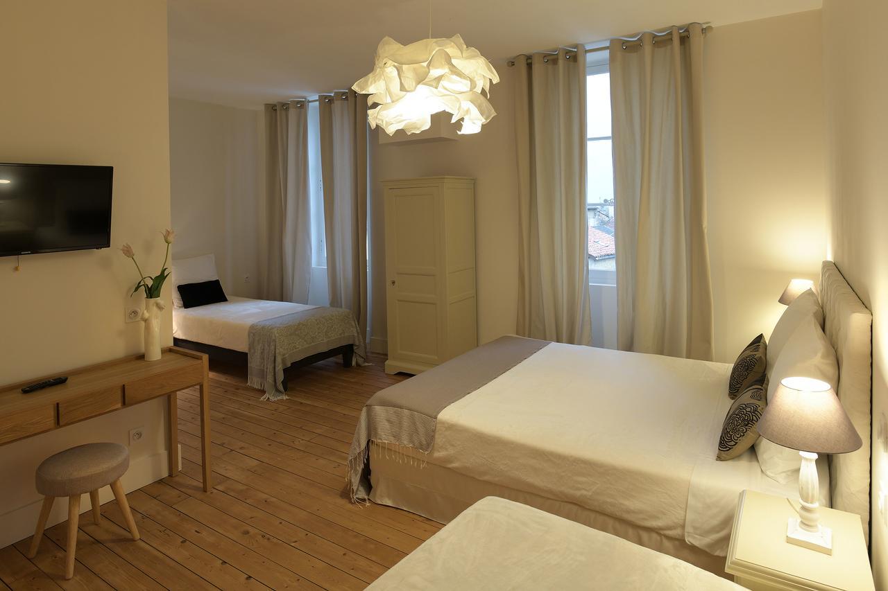 Le Cercle Chambres Climatisees Coligny Exterior photo